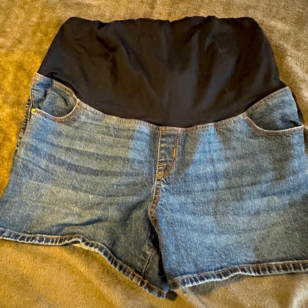Maternity shorts